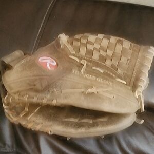 Rawlings Brown Baseball Glove